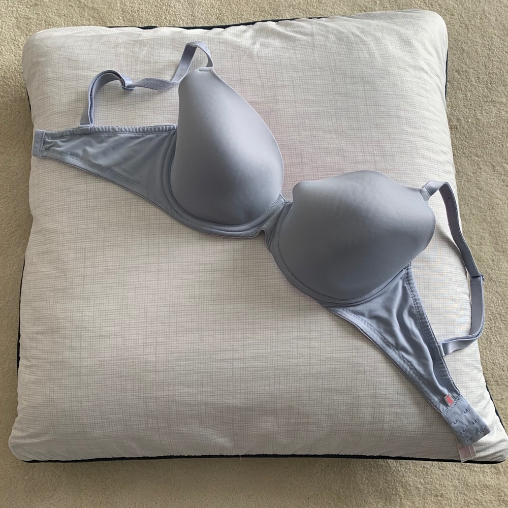 34 DD Victoria secret PINK T shirt bra